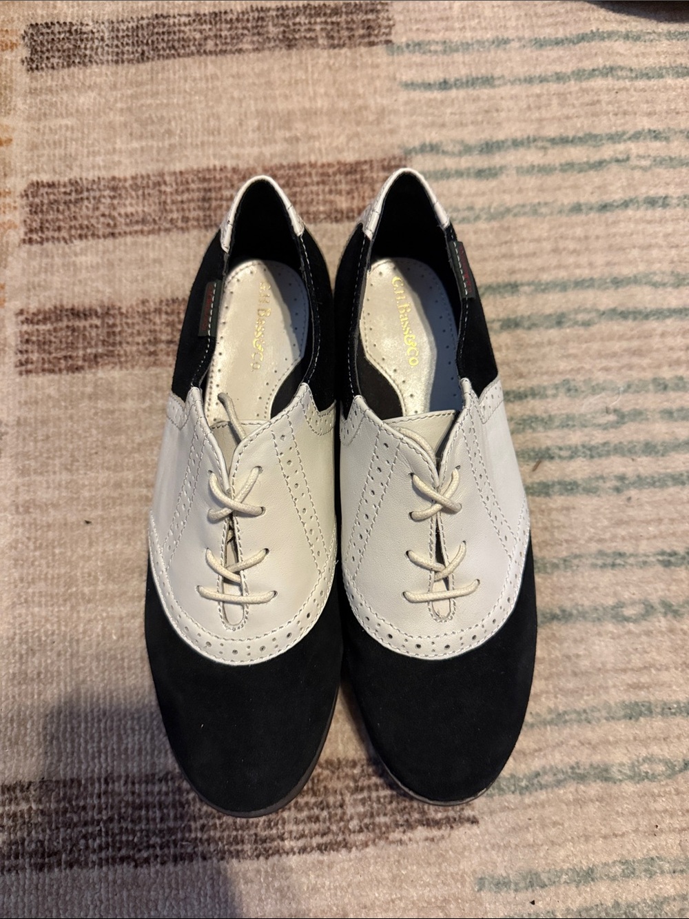 G.H. Bass & Co. Black and Cream Two-Tone Oxford size 8